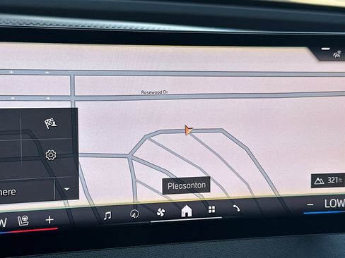 Used 2025 BMW iX xDrive50 image 26