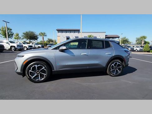 New 2026 Chevrolet Equinox EV LT image 18