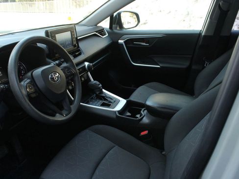 Used 2019 Toyota RAV4 XLE w/ Convenience Package image 12