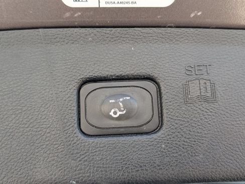 Used 2019 Ford Edge Titanium FWD image 26