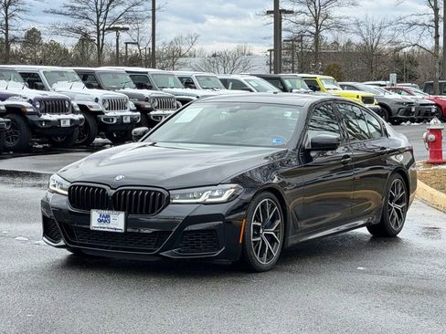 Used 2021 BMW M550i xDrive w/ Executive Package image 3