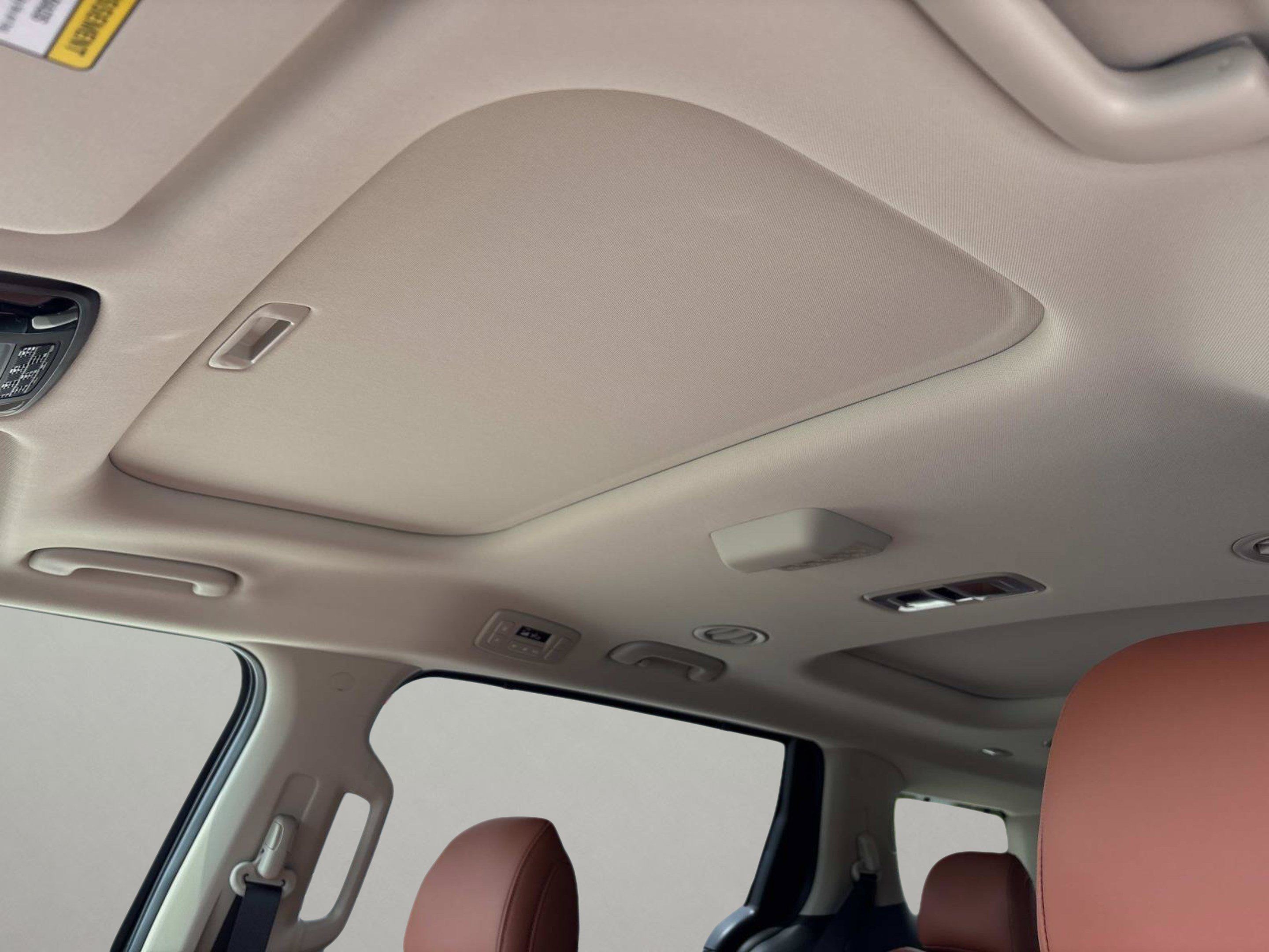 New 2027 Kia Carnival SX w/ Dark Edition Package FWD image 25