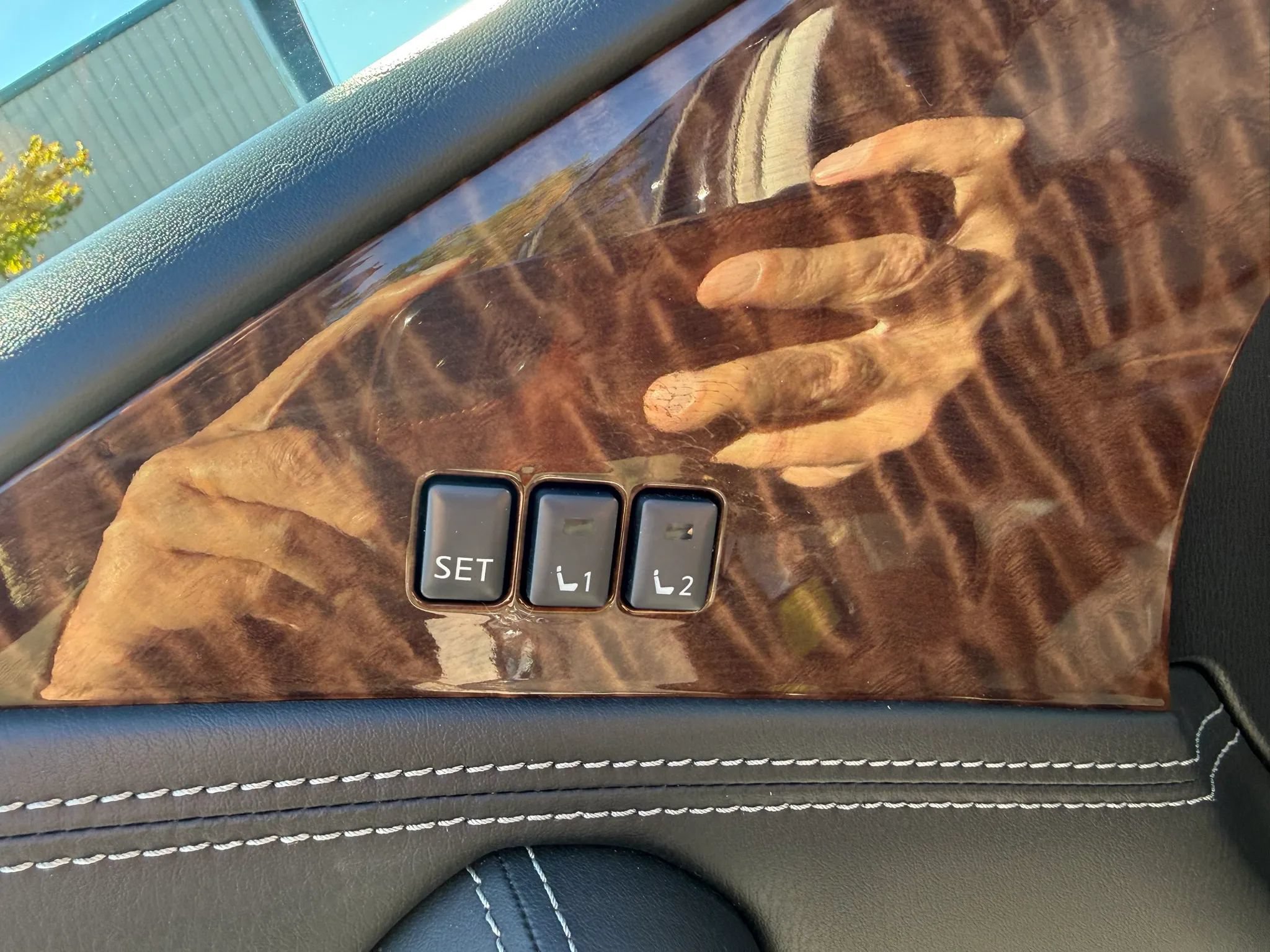 Used 2017 Nissan Armada SL w/ Interior Lighting Package AWD/4WD image 21