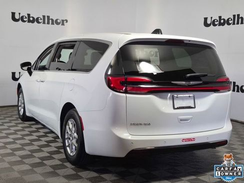 Used 2024 Chrysler Pacifica Touring-L image 5
