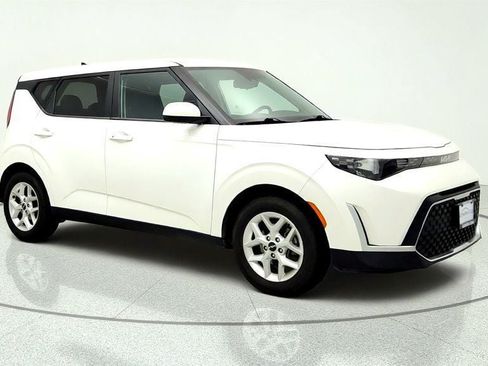 Used 2023 Kia Soul S FWD image 3