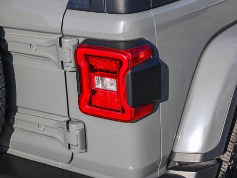 Used 2022 Jeep Wrangler Unlimited Sahara w/ LED Lighting Group image 9