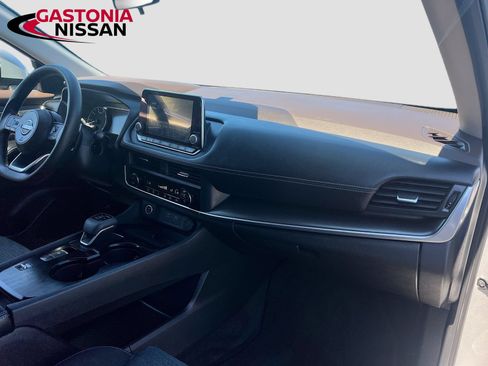 Used 2023 Nissan Rogue SV FWD image 37