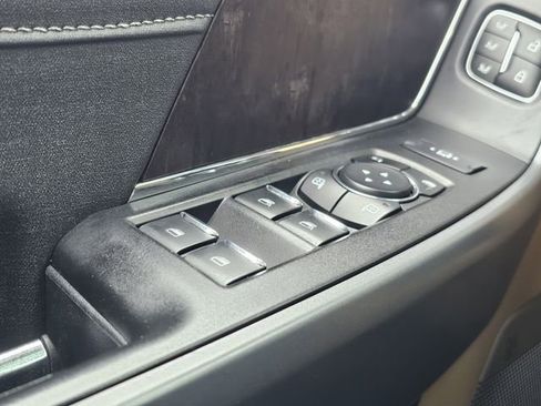 Used 2023 Ford F250 Lariat w/ Chrome Package image 16