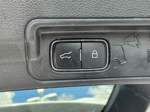Used 2022 Ford Explorer Limited w/ Equipment Group 301A AWD/4WD image 24
