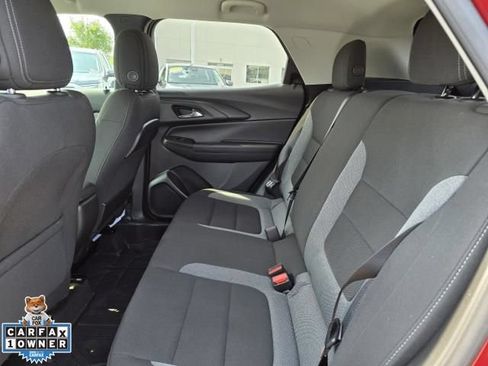 Used 2024 Chevrolet TrailBlazer LT w/ LT Cold Weather Package FWD image 11