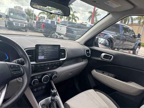 Used 2025 Hyundai Venue SEL FWD image 21