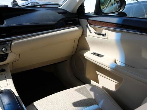 Used 2015 Lexus ES 350 w/ Ultra Luxury Package FWD image 20