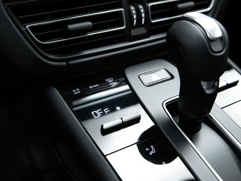 New 2026 Porsche Macan GTS AWD/4WD image 27