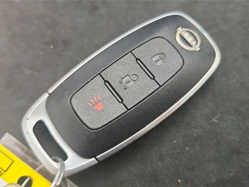 Used 2024 Nissan Rogue S FWD image 21