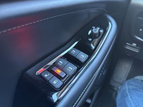 Used 2023 Jeep Grand Cherokee Overland image 21