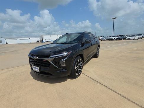 Used 2025 Chevrolet Trax RS w/ Sunroof Package FWD image 1