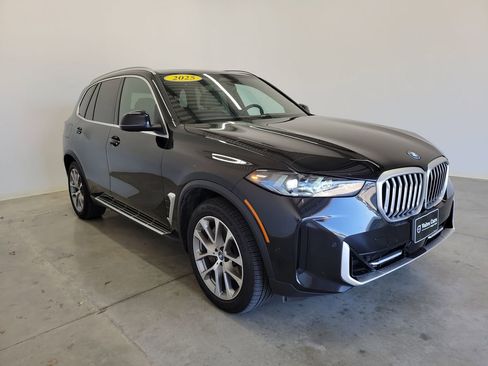 Used 2025 BMW X5 xDrive50e image 4