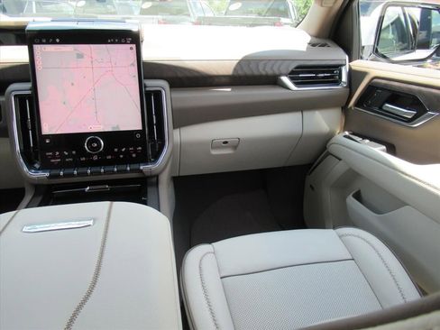Used 2026 GMC Yukon Denali w/ Sun & Power Step Package AWD/4WD image 14