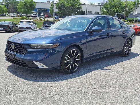 Used 2025 Honda Accord Touring image 3