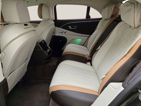 Used 2023 Bentley Flying Spur Plug-In Hybrid AWD/4WD image 21