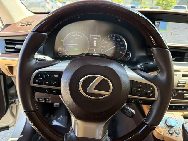 Used 2018 Lexus ES 300h FWD image 25