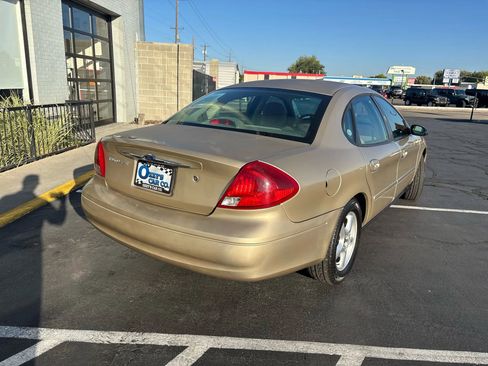 Used 2000 Ford Taurus SE image 4
