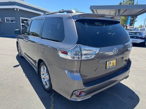 Used 2014 Toyota Sienna SE FWD image 5