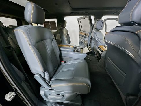 Used 2022 Jeep Grand Wagoneer Series II w/ Premium Group II AWD/4WD image 10