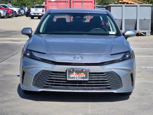 Used 2025 Toyota Camry LE FWD image 9