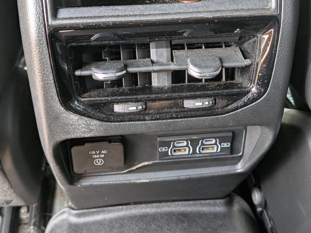 Used 2025 Jeep Grand Cherokee Altitude RWD image 18