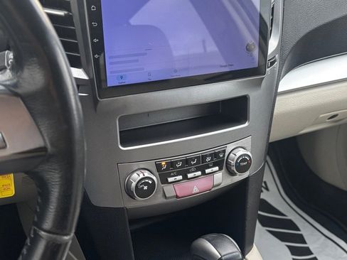 Used 2010 Subaru Outback 2.5i Premium image 14