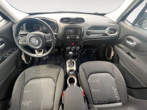Used 2017 Jeep Renegade Latitude w/ Cold Weather Group FWD image 10