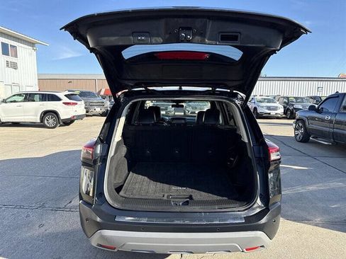 Used 2021 Nissan Rogue SV w/ Premium Package image 18