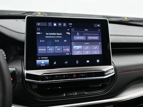 Used 2025 Jeep Compass Trailhawk AWD/4WD image 13