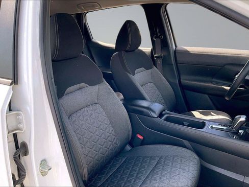 Certified 2025 Nissan Kicks SV FWD image 9