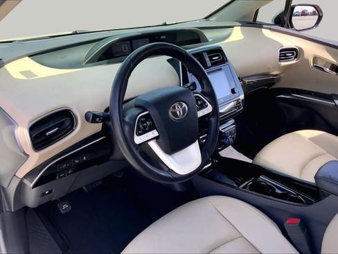 Used 2017 Toyota Prius Four w/ Advanced Technology Package FWD image 17