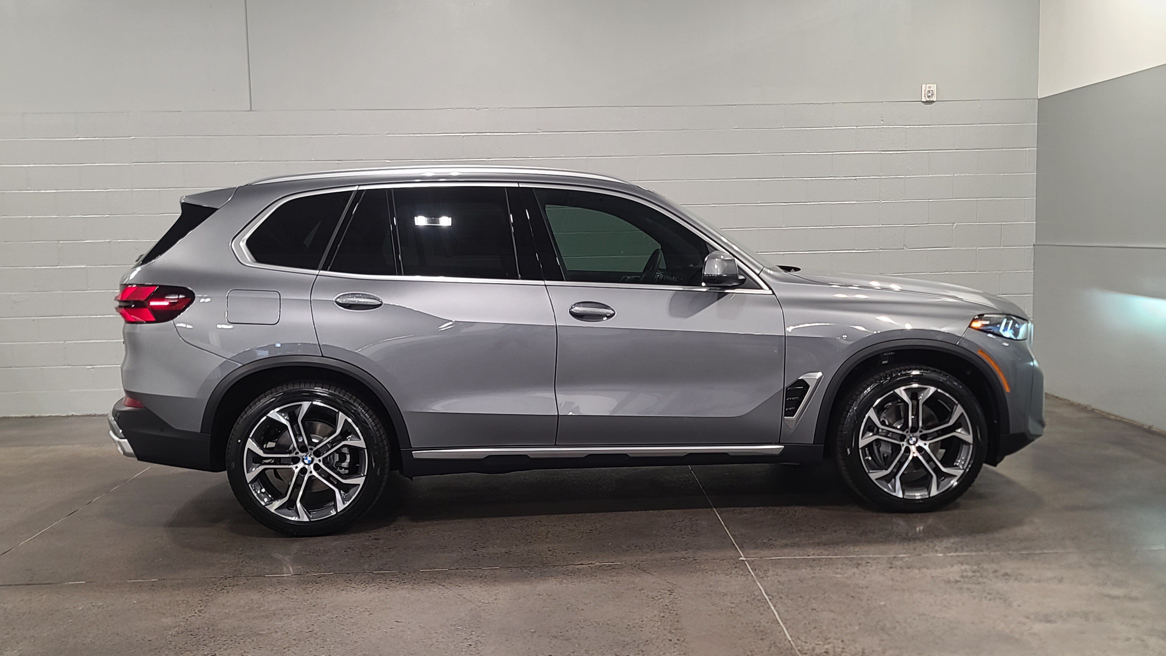 Used 2026 BMW X5 xDrive40i AWD/4WD image 9