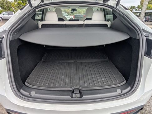Used 2025 Tesla Model Y Long Range image 9