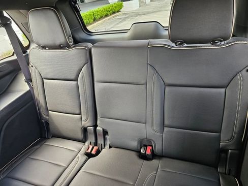 Used 2023 GMC Yukon SLT w/ SLT Premium Package AWD/4WD image 23