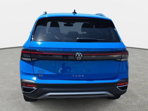 New 2026 Volkswagen Taos SE FWD image 6