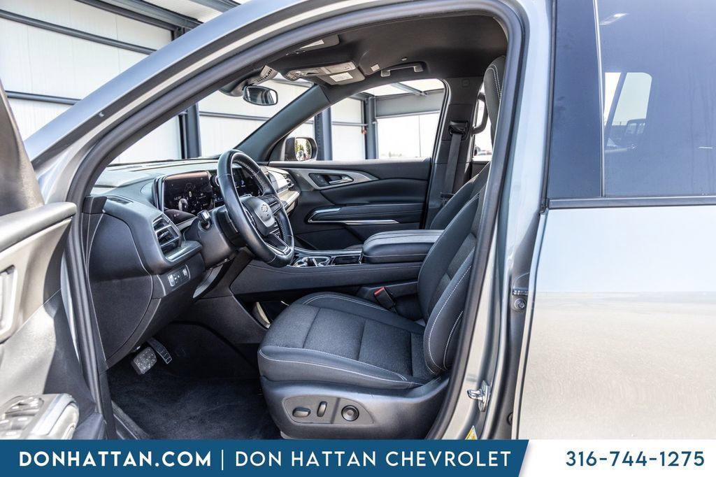 Used 2024 Chevrolet Traverse LT FWD image 4