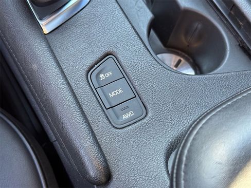 Used 2018 Cadillac XT5 Platinum w/ Driver Assist Package image 32