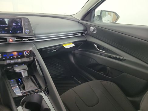 New 2025 Hyundai Elantra Blue image 7