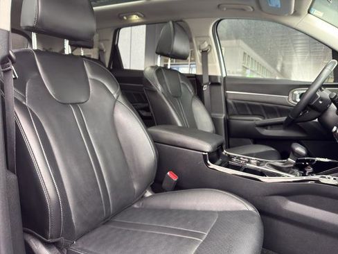 Used 2025 Kia Sorento SX image 31