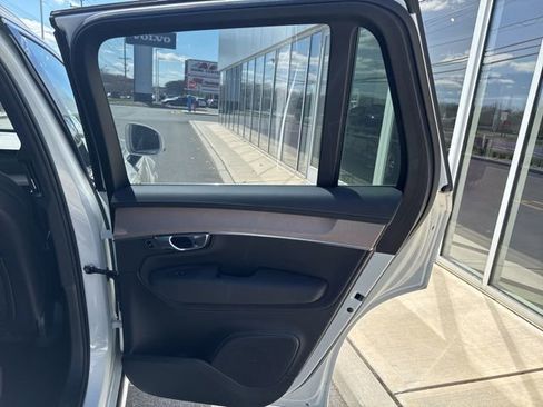 Used 2025 Volvo XC90 B6 Plus image 12