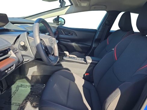 Used 2025 Toyota Prius Plug-In Hybrid image 10