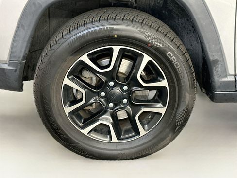 Used 2019 Jeep Compass Trailhawk AWD/4WD image 34