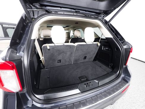 Used 2023 Ford Explorer Limited w/ Equipment Group 301A AWD/4WD image 15