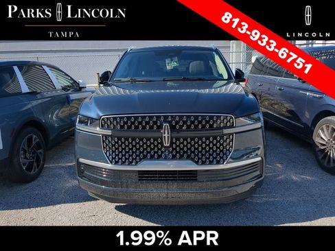 Used 2025 Lincoln Navigator Reserve AWD/4WD image 3