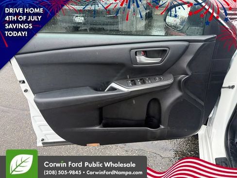 Used 2016 Toyota Camry SE FWD image 10